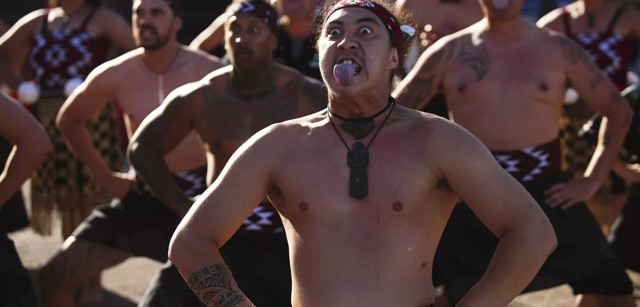 Māoris performing a traditional haka dance. (Emilio Morenatti/AP/dpa) (Photo: Emilio Morenatti/AP/dpa)