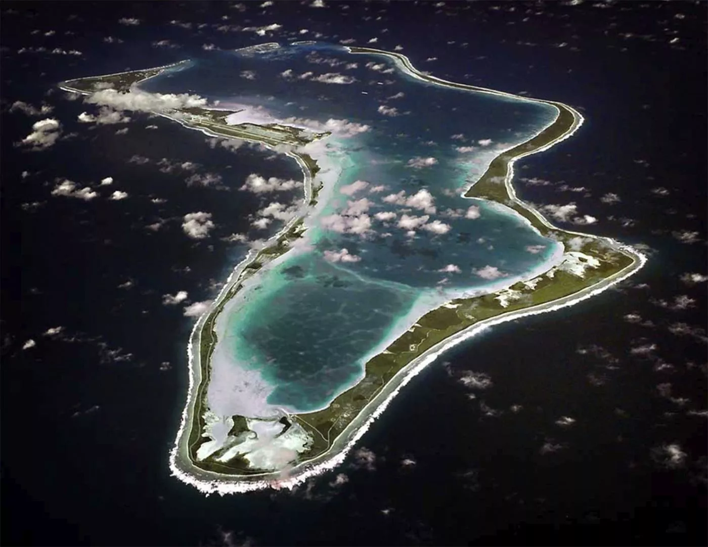An aerial view of Diego Garcia, an atoll in the Chagos archipelago,  in the Indian Ocean. At the last moment, a British court has stopped a deal over the Chagos Islands. The British government wants to hand over sovereignty over the archipelago to Mauritius. (US Navy via AP) (Photo: Uncredited)