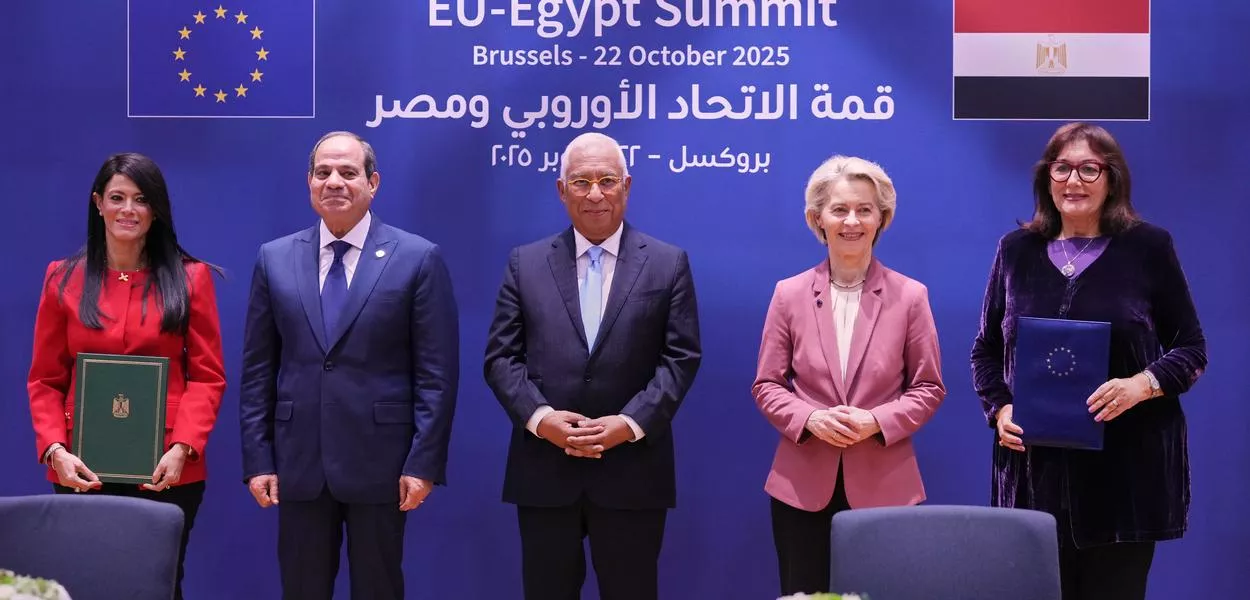 From left to right: Rania Al-Mahsat, President Abdel-Fattah Al-Sissi, European Council President Antonio Costa, Commission President Ursula von der Leyen and Commissioner for Mediterranean region Dubravka Suica in the European Council building in Brussels. Photo: Virginia Mayo/AP/dpa +++ dpa-Bildfunk +++ (Photo: Virginia Mayo)