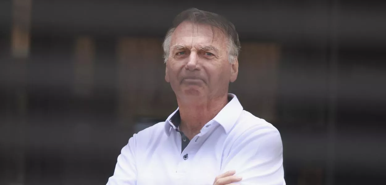 Former Brazilian President Jair Bolsonaro in a picture taken outside his house in September. He has now started his prison sentence. (Photo: Luis Nova/AP/dpa)