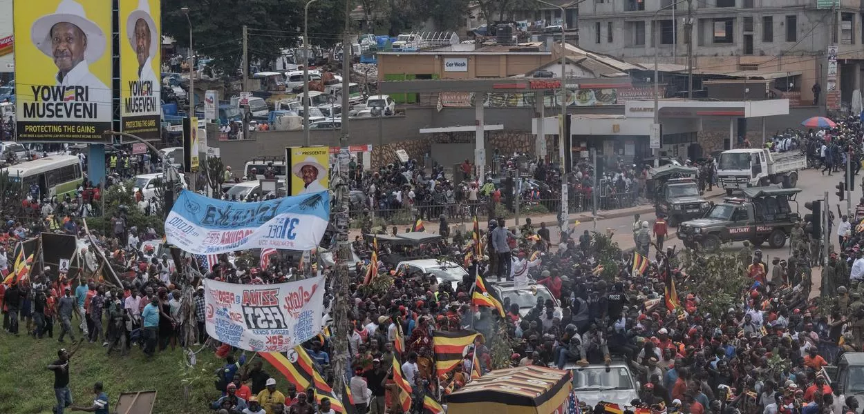 National Unity Platform (NPU) presidential candidate and opposition leader Bobi Wine addresses supporters from the roof of a car as they follow his convoy before a campaign rally in Kampala on November 24, 2025. The UN rights chief called out Ugandan authorities on the "repressive measures" against opposition and media. (Photo: AFP/Badru Katumba)