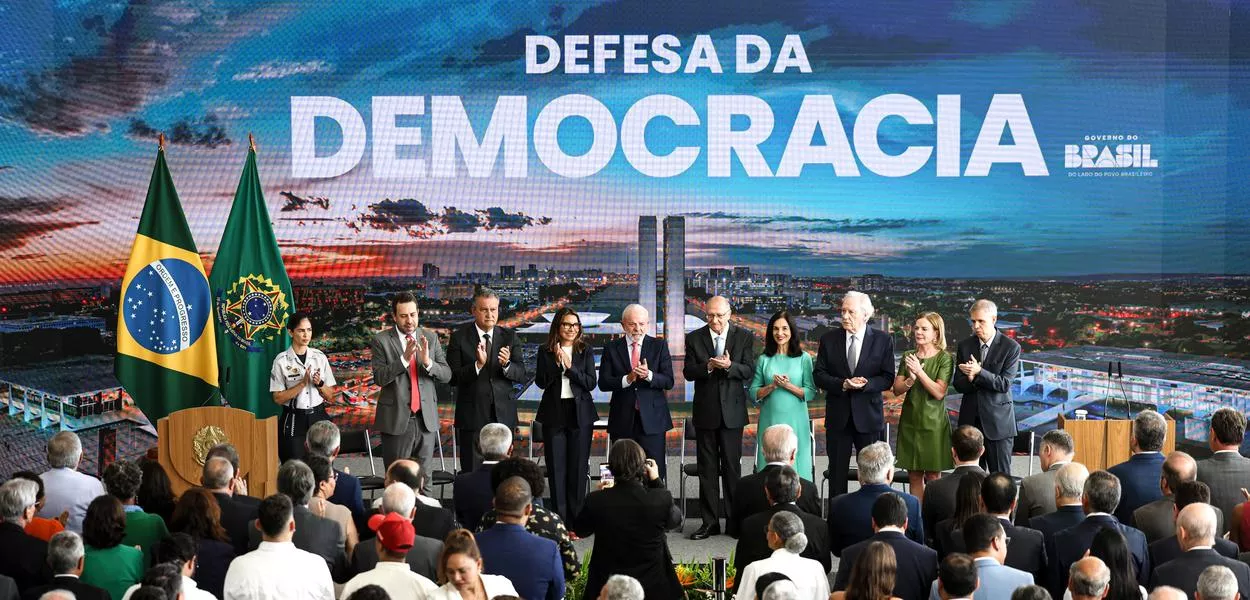 Luiz Inácio Lula da Silva (centre), President of Brazil, participated in the event ‘In Defence of Democracy’ on 8 January. This was held three years after Bolsonaro supporters stormed the Congress, the Supreme Court and the Presidential Palace. (Photo: Marcelo Camargo/Agencia Brazil/dpa)