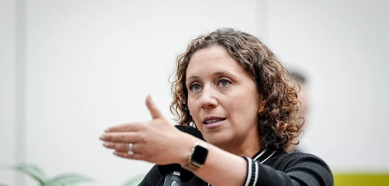 Julie Pace, editor-in-chief of Associated Press, one of the world's largest news agencies, speaks to employees during a visit to the German Press Agency in Berlin. (Photo: Kay Nietfeld)