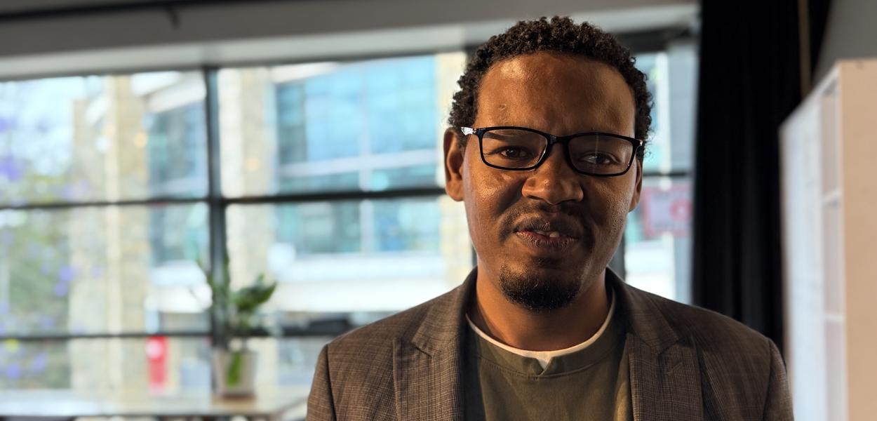 Natnael Gecho is an Ethiopian journalist who works in exile in Kenya. (Photo: Eva Krafczyk/dpa)